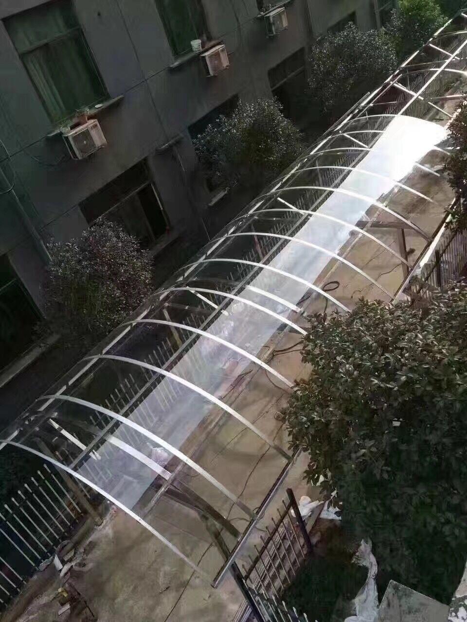 耐力板是以加工而成的