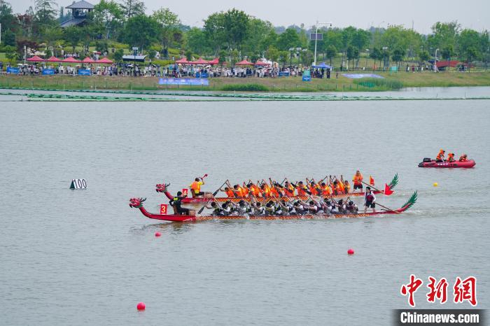 湖北省龙舟公开赛盛大开幕 45支队伍同场竞技迎