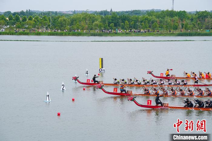 湖北省龙舟公开赛盛大开幕 45支队伍同场竞技迎