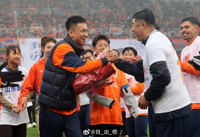 中国女篮力克日本队挺进决赛，王思雨关键三分