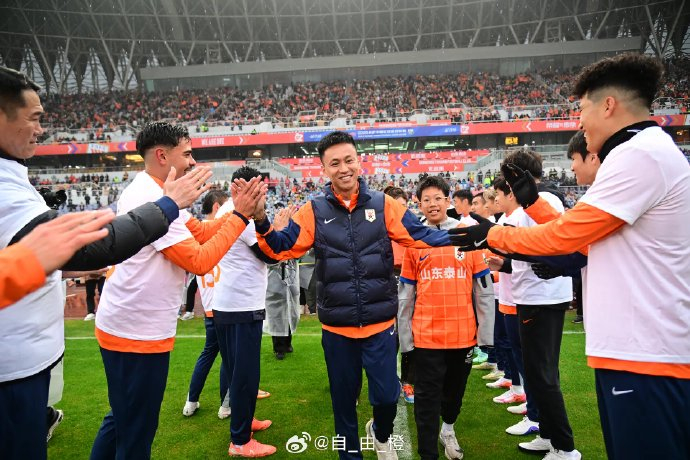 中国女篮力克日本队挺进决赛，王思雨关键三分