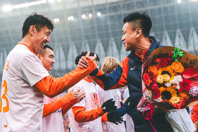 中国女篮力克日本队挺进决赛，王思雨关键三分