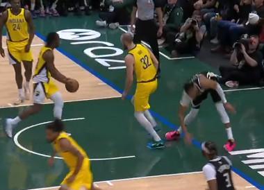 字母哥伤退雄鹿客场力克步行者