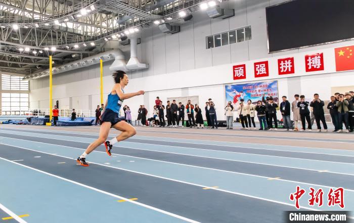 张国伟天津田径赛首秀夺冠 2米24摘金