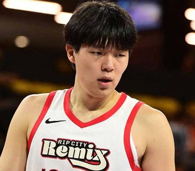 杨瀚森半场18分助混音队106-101险胜马刺