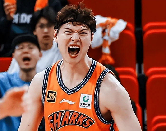 CBA常规赛上海逆转山西 内线隐患暴露新援成关键