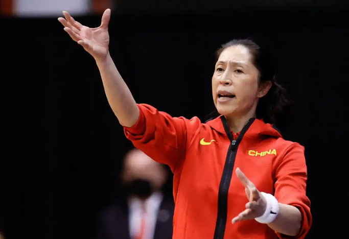 郑薇回归WCBA助广东冲击冠军 重返女篮帅位成焦点